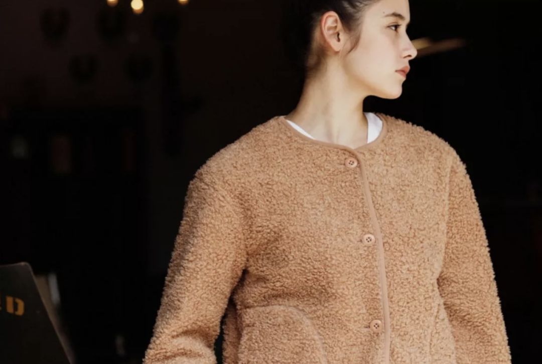 杨幂魏大勋真的是情侣吗,杨幂魏大勋情侣装现身同一小区