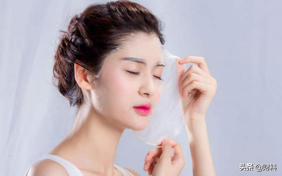 2人研发做出6亿利润，毛利率超过75%，年轻女孩的钱有多好骗？