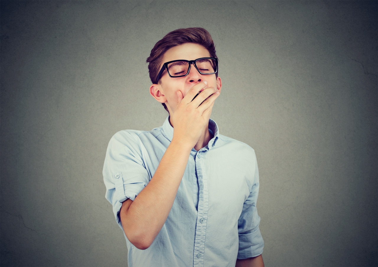 白天老是犯困没精神晚上不犯困,白天犯困整天犯困是怎么回事