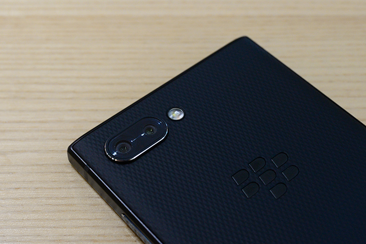 “没落皇族”的逆袭，全键盘BlackBerryKEY2