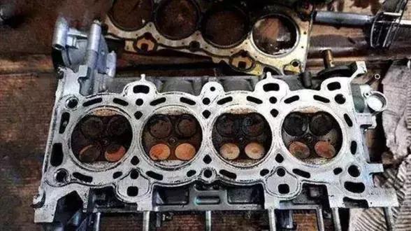 汽车发动机有敲缸声怎么回事,摩托车发动机有敲缸的哒哒声