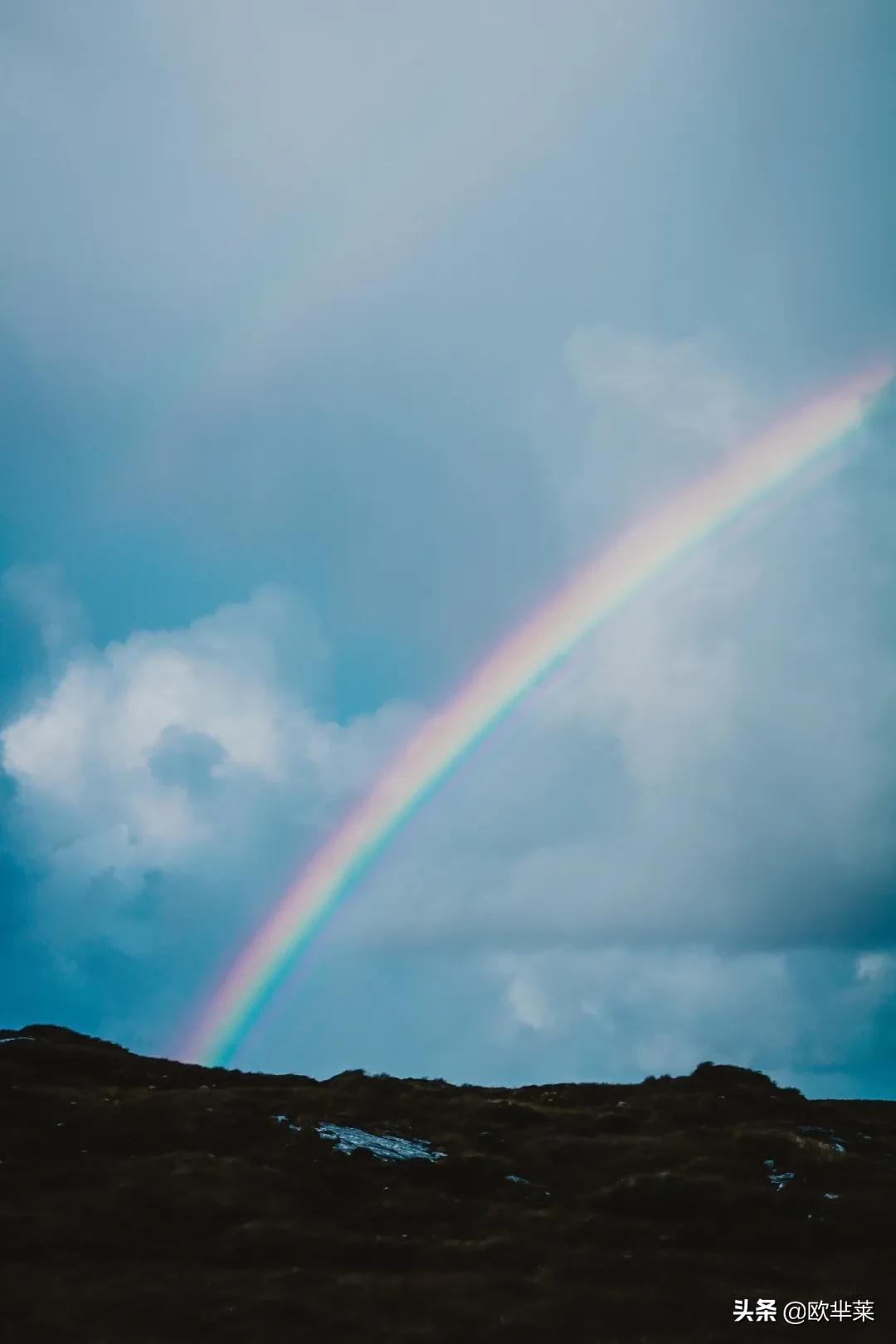 那些彩虹的摄影碎片，反射着诗的光芒。