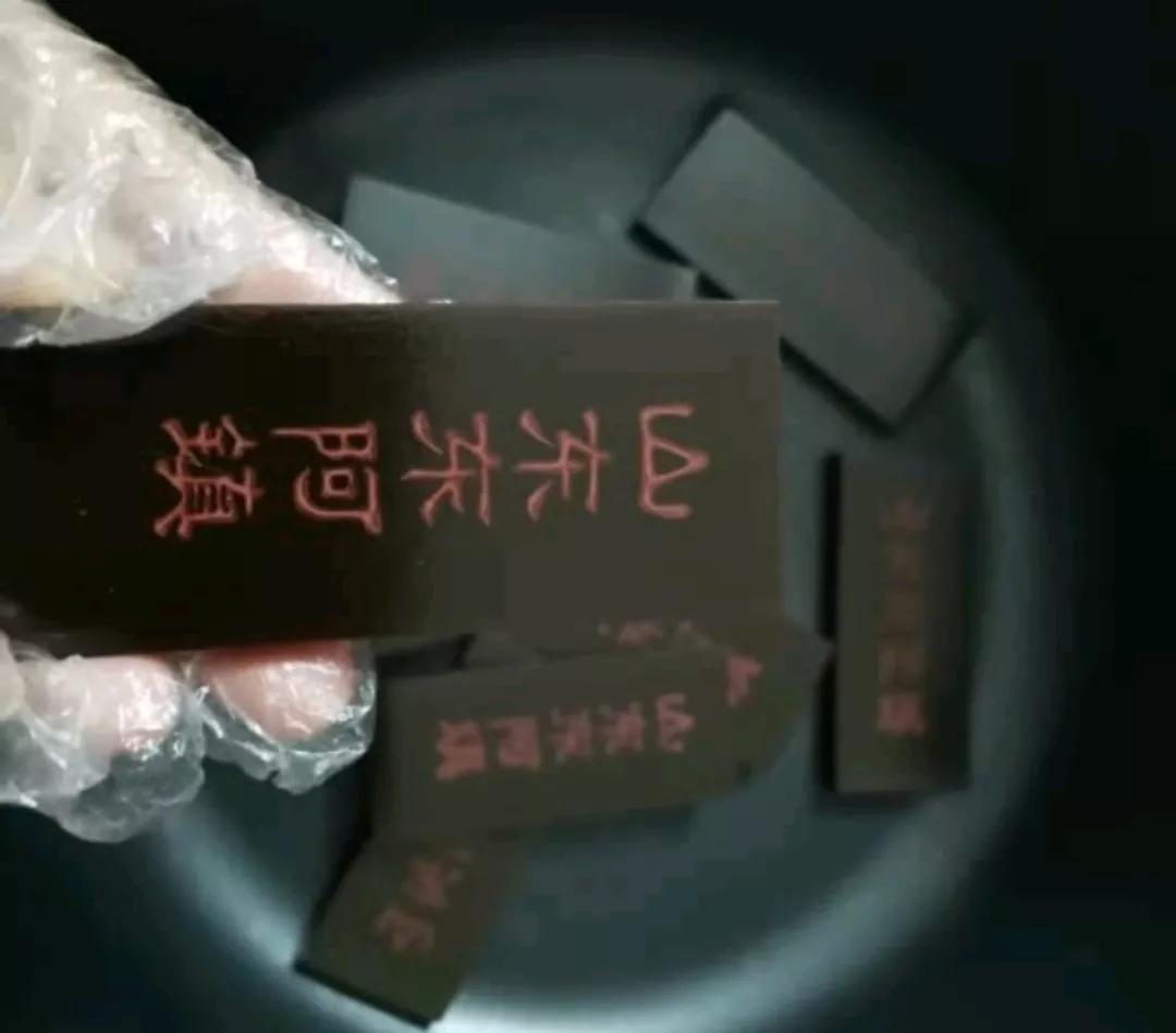 驴皮阿胶和猪皮冻有什么区别,猪皮冻和驴皮阿胶