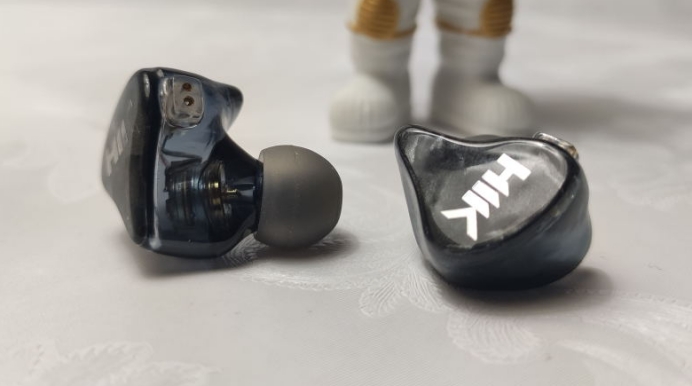 蓝牙耳机音质比一般入耳耳机差,无线蓝牙耳机与有线耳机音质谁好