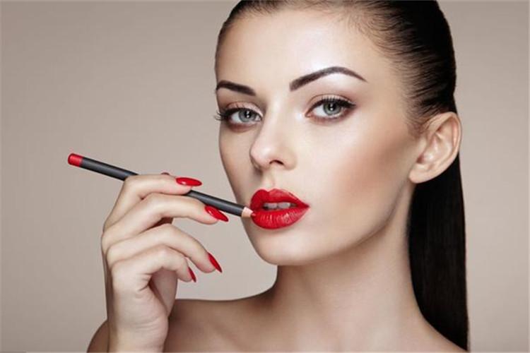 涂口红容易掉色怎么办,涂口红烂嘴了怎么办