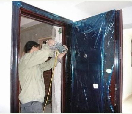 防盗门压住邻居家门框,防盗门用泡沫胶固定结实吗