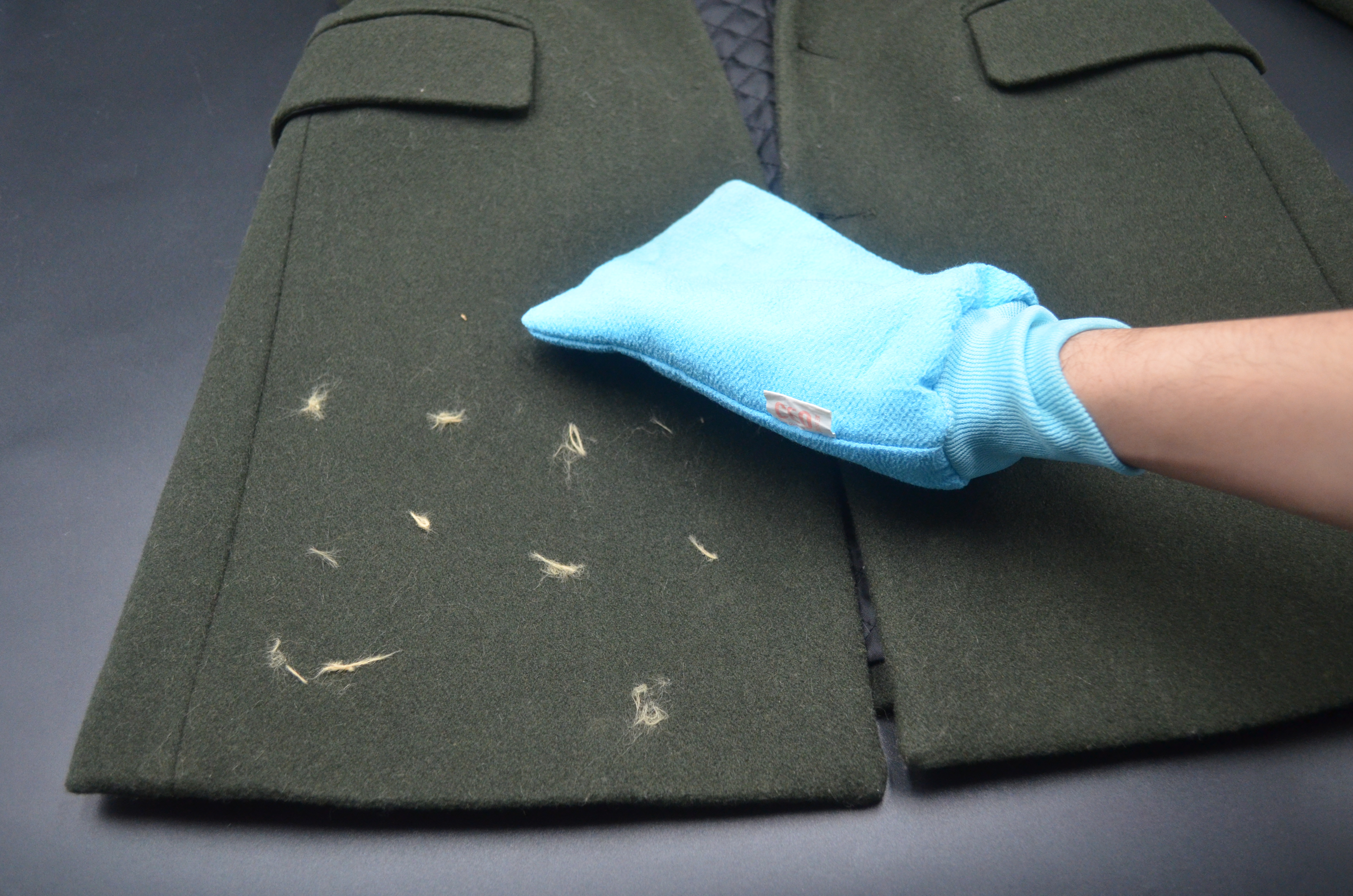 衣服粘毛不用愁,衣服粘毛没有粘毛器怎么办