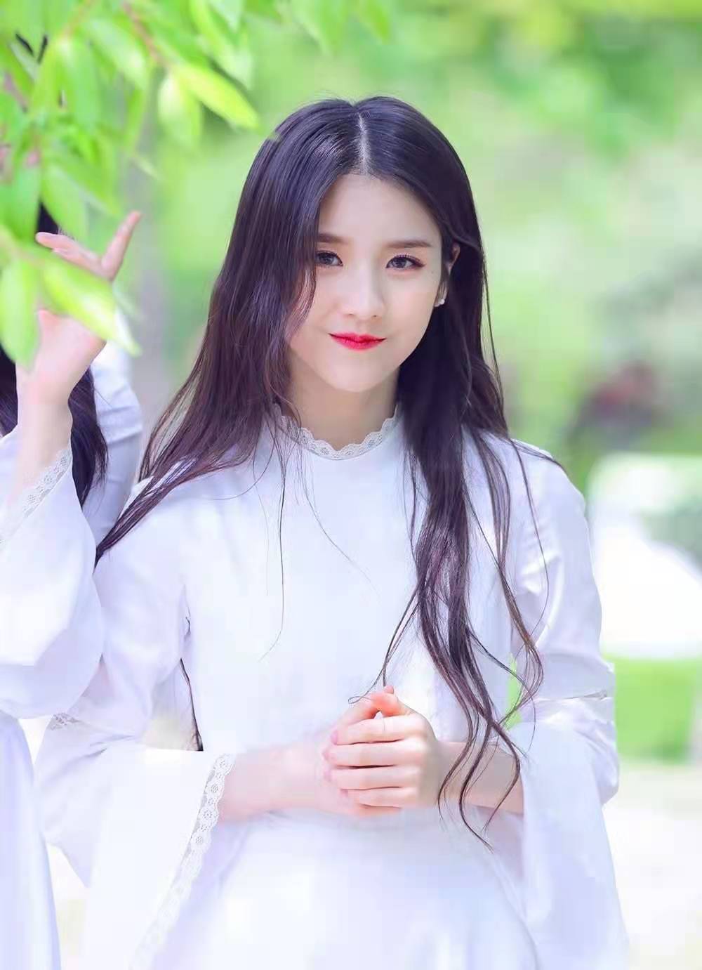 韩国女团穿“开裆裤”唱跳!露黑色*裤底**显不雅,迷惑穿搭遭吐槽