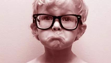 孩子验光100度就是近视吗,八岁孩子验光100度存在假性近视