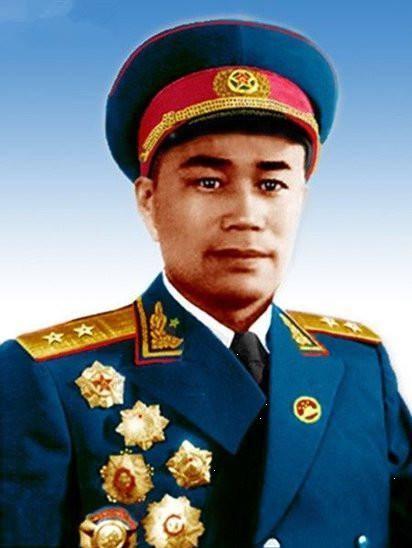 “疯子”将军王近山，因婚姻悲剧被开除*党**籍，与妻子老死不相往来