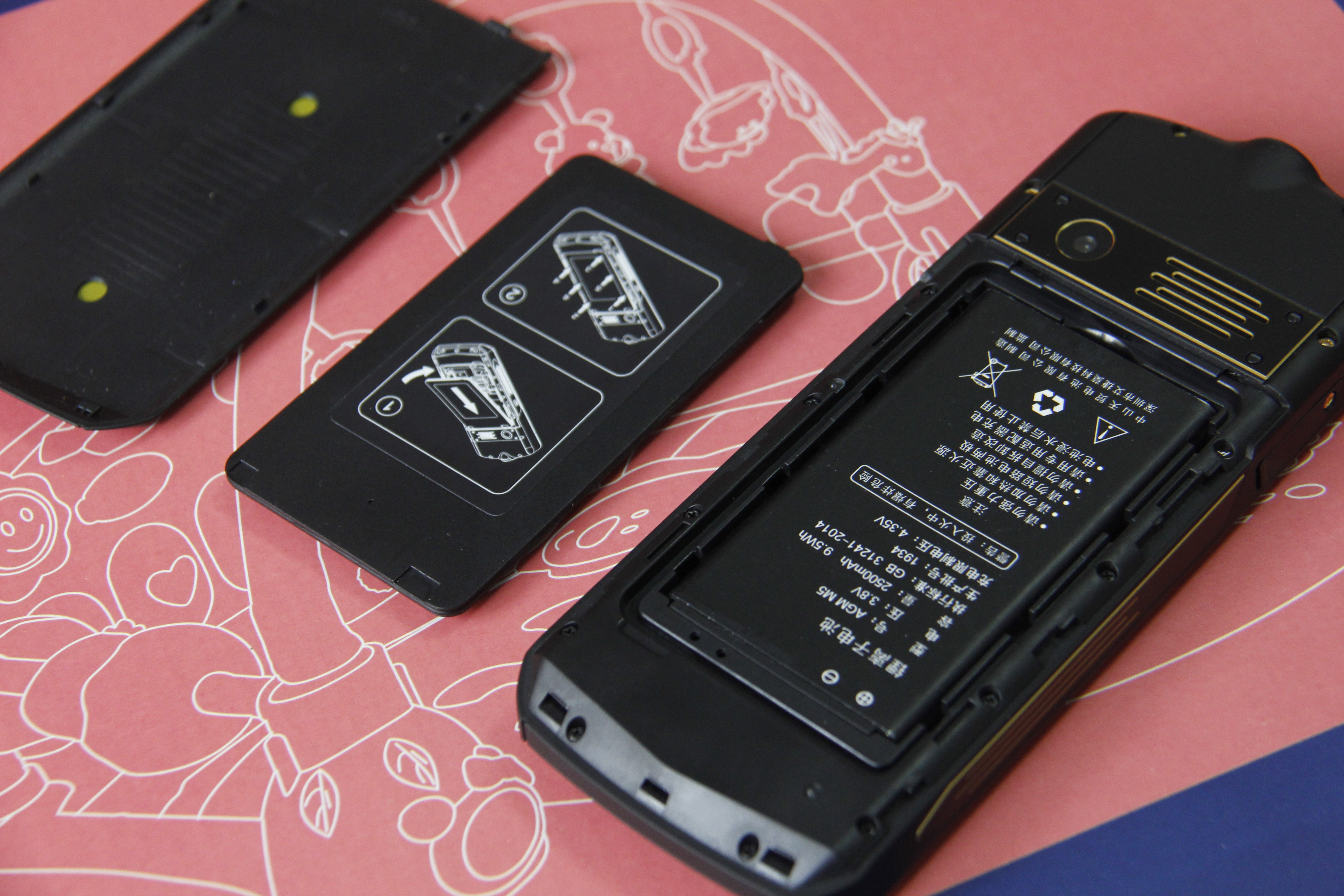 agm智能老年机,agmm5老年机怎么插卡