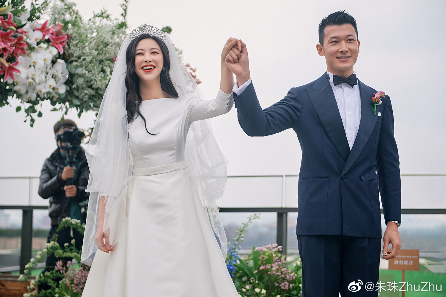 结婚不到3个月，“将门名媛”朱珠的精英老公就露馅了？