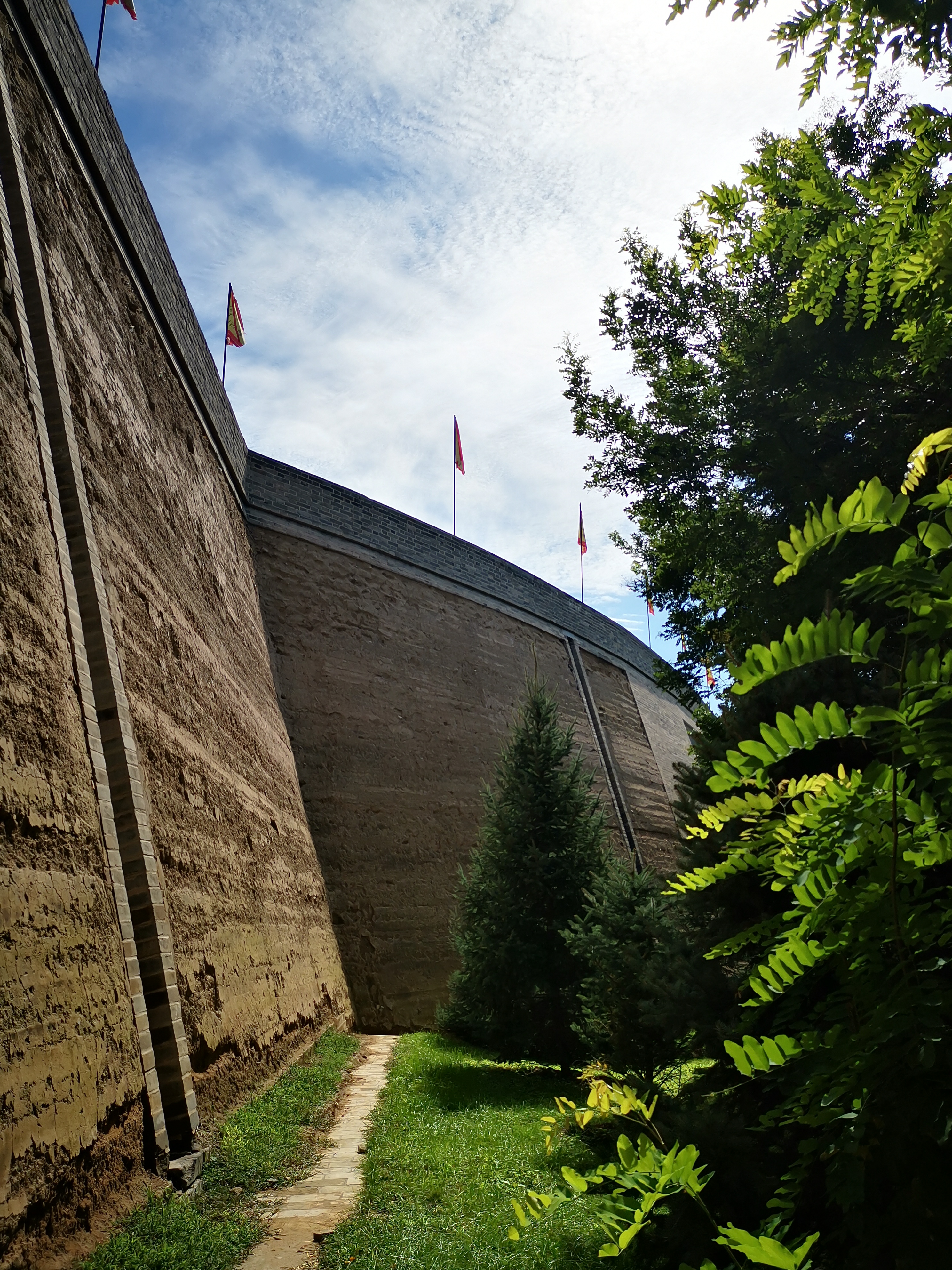 如何使民不为盗?要爱民利民,还要"使民无知无欲",对吗?