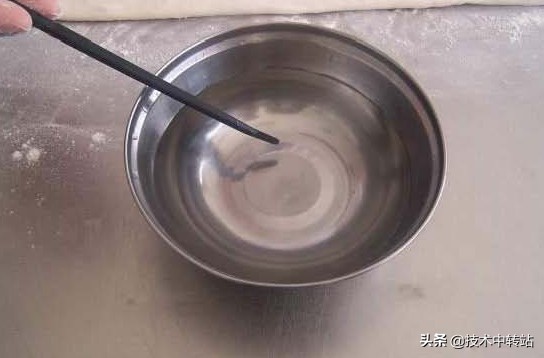 快速做油条的做法和配方的全过程,做早餐油条做法和配方的全过程