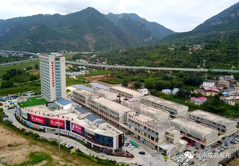 我叫成县，这是我2019年的自拍照~