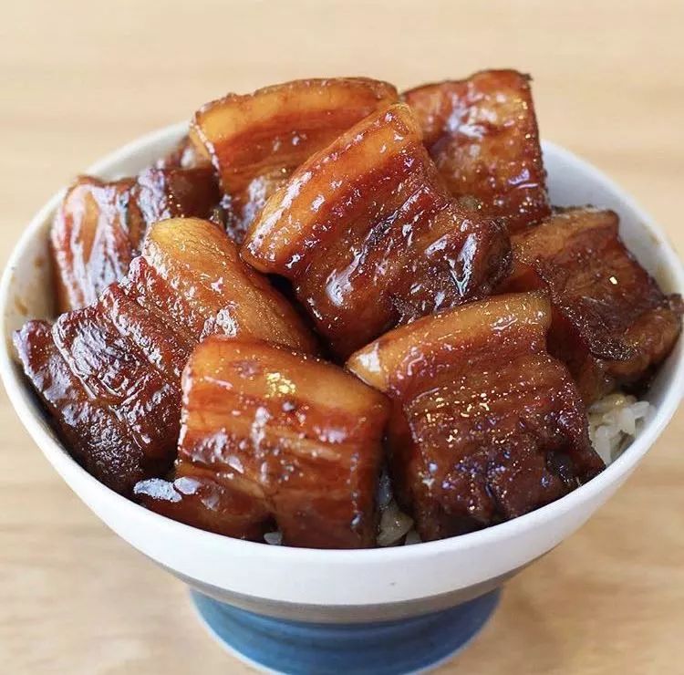 100日元在日本吃一天,100日元在日本吃寿司