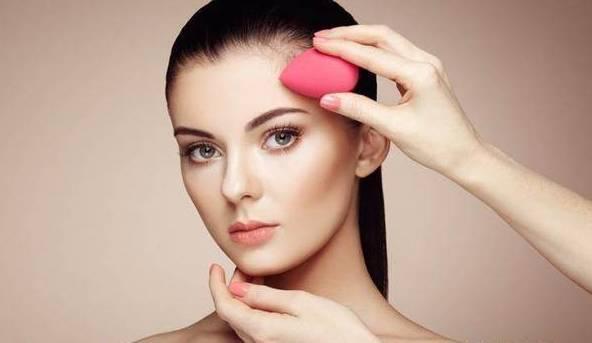 怎么才能让妆容服帖不卡粉技巧,怎么上妆不卡粉不浮粉还服帖