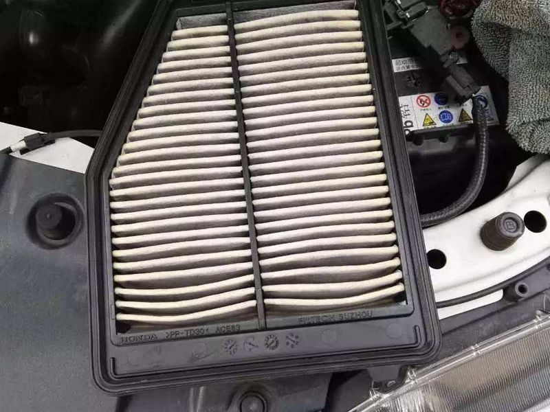 车内刚开空调有异味过一会就好了,byd怎样去除车内空调异味