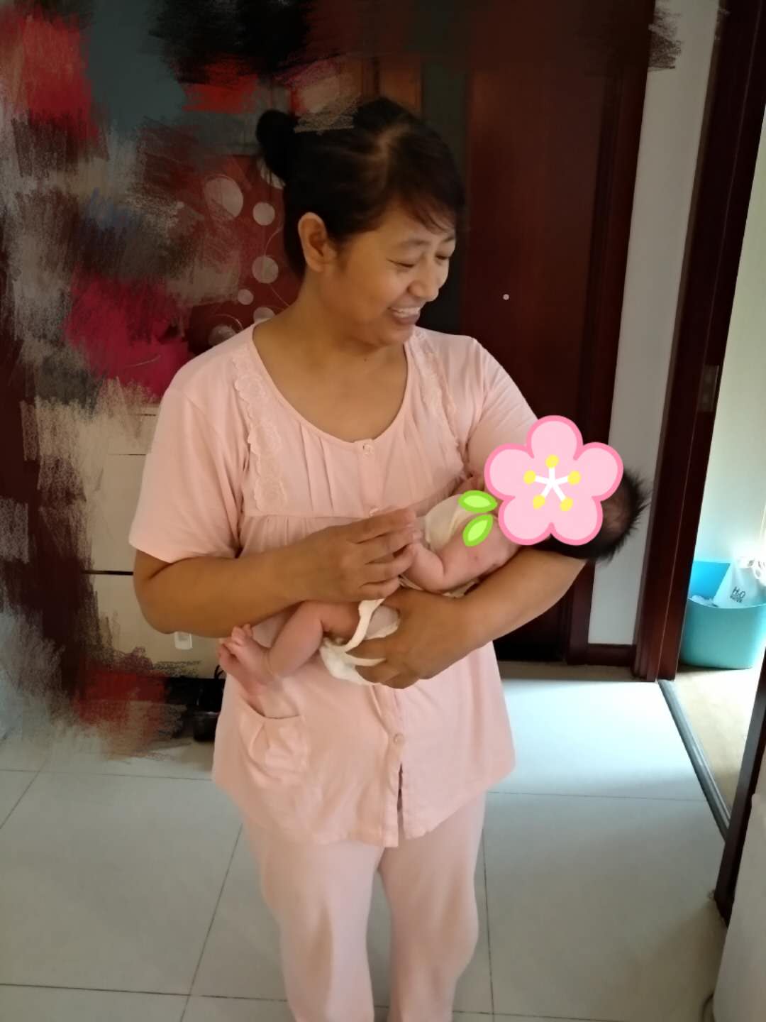 宝宝容易受惊吓看月嫂如何避免,如何防止新生儿被吓到