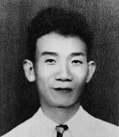 郁达夫，到底是个什么样的人？郁心亦赤诚，多情亦丈夫