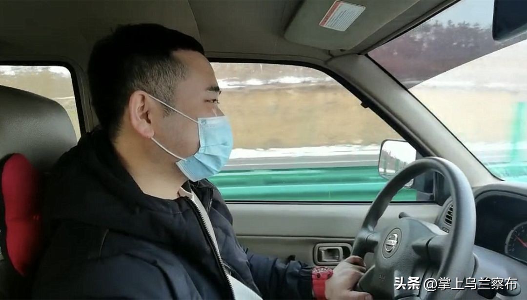 内蒙古通信行业突击小分队雪原急驰10小时帮助学生解决信号问题