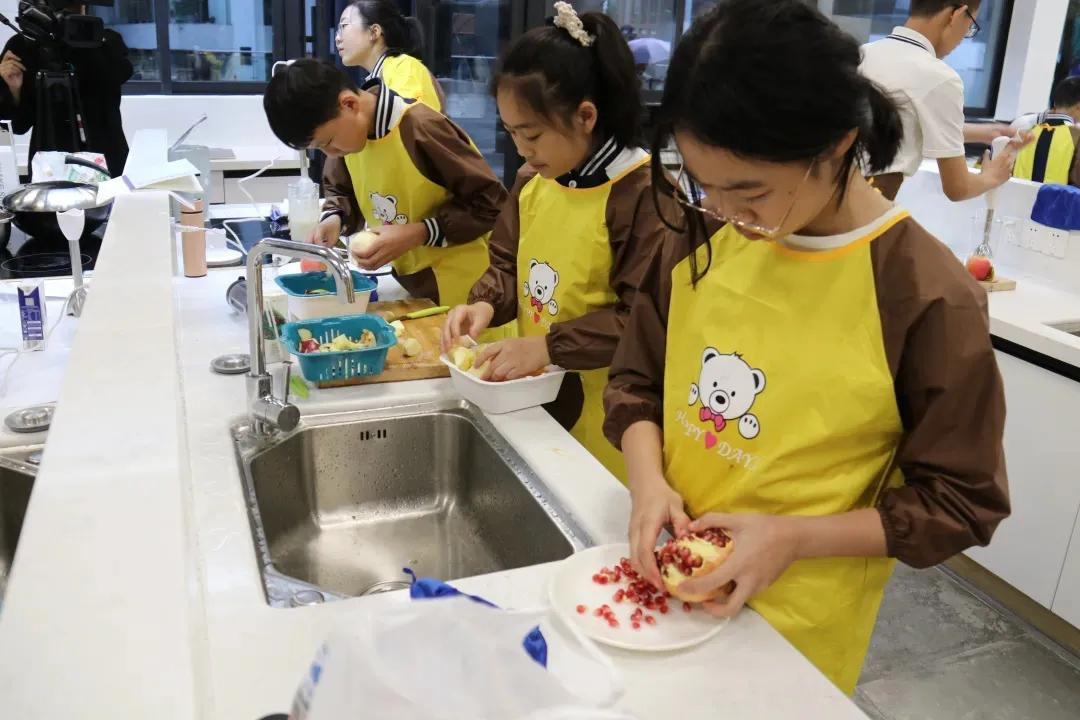 成都有哪些学校不上网课,成都校风差的学校