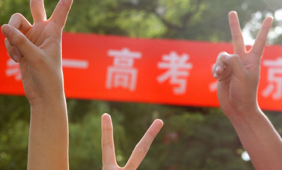 高考生穿什么颜色的衣服比较好,高考穿什么颜色衣服吉利学生