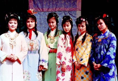 奇怪的贾宝玉：明明相貌英俊，却总妄自菲薄，称自己是粪窟泥沟