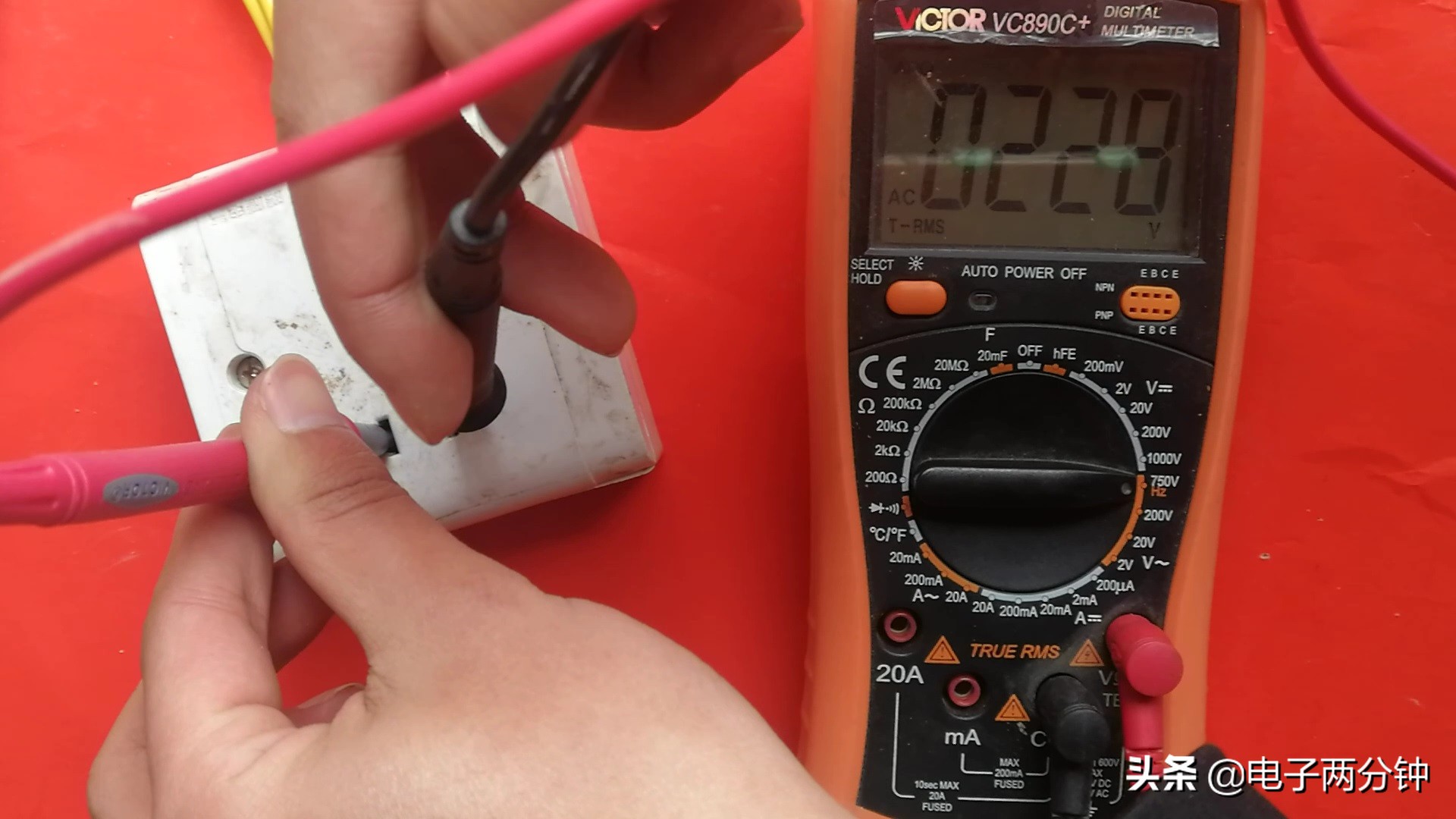 常用万用表怎么测量,万用表使用方法动画讲解