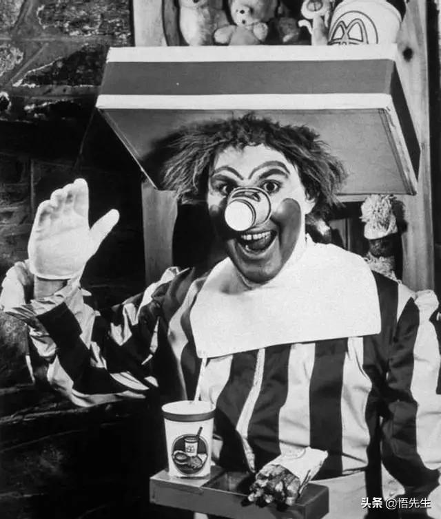 霍金年轻时帅气的照片,霍金年轻时帅照