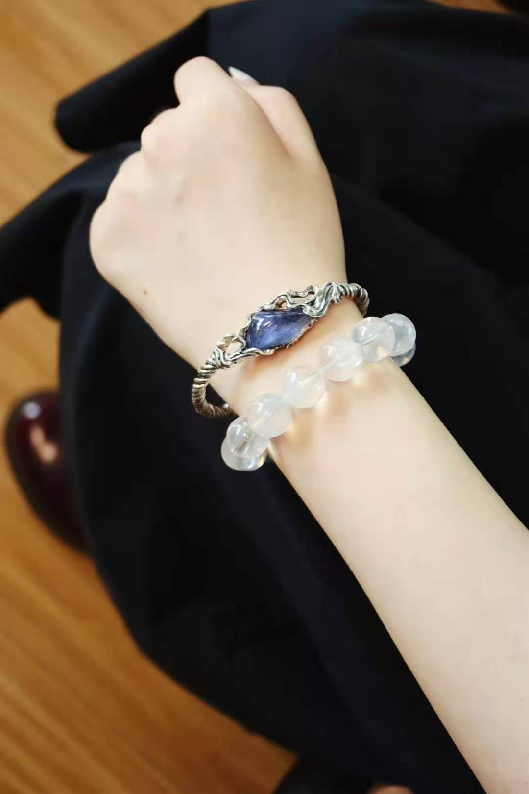 白底青手镯适合多大年纪戴,碧玉手镯适合多大年纪戴