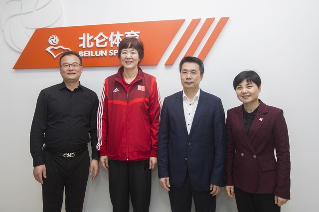 郎平告别,郎平退役队员采访痛哭