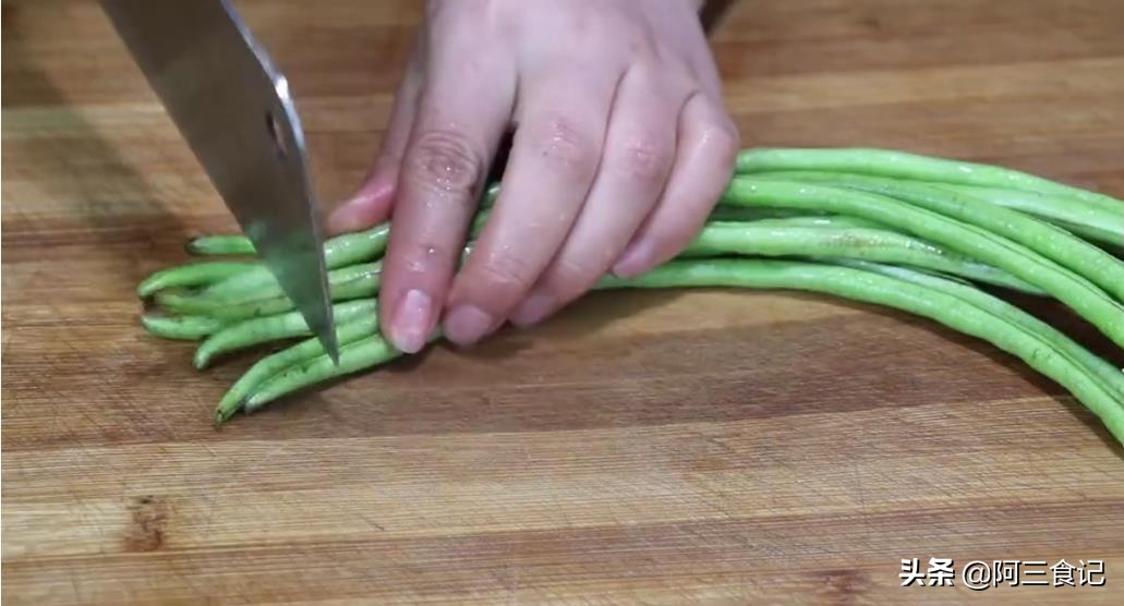 减脂晚餐豇豆木耳鸡蛋的家常做法,豇豆炒鸡蛋怎么炒才好吃