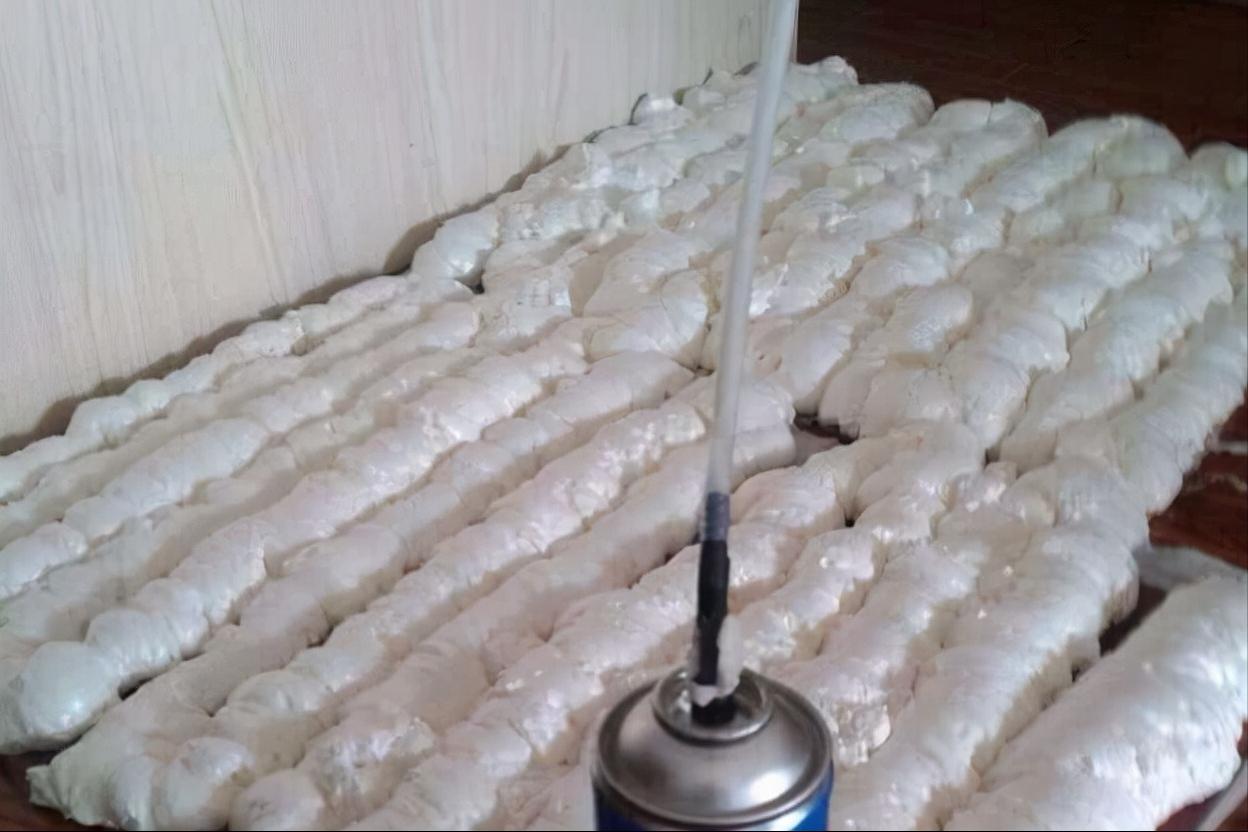 铸铁管是否可以用泡沫胶堵漏,泡沫胶能防水防臭气吗