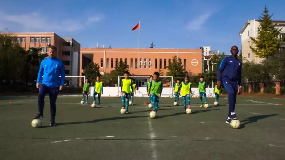 “球”学英超丨是什么神秘力量，让他们大冬天穿短袖儿……