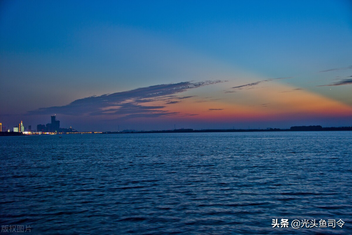 早上钓鱼被抓,在河边钓鱼小心被抓