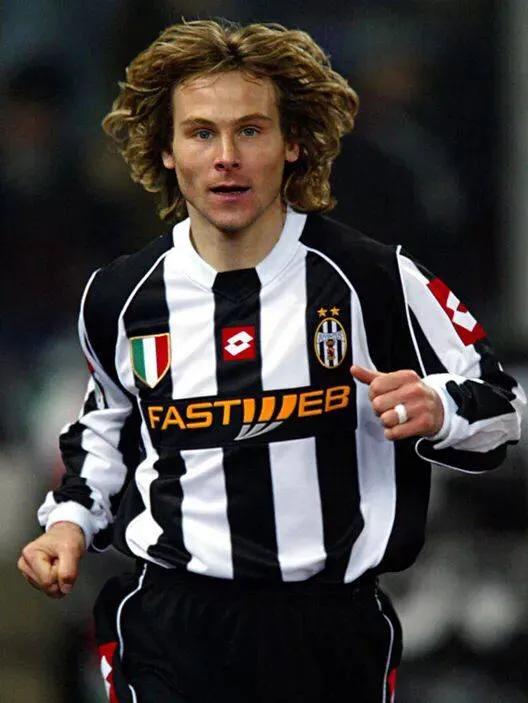 内德维德实况足球什么位置,实况足球传奇内德维德数据