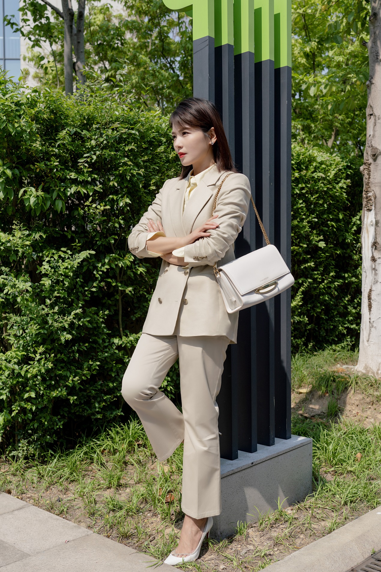 41岁刘涛穿红色衣服,44岁刘敏涛红黑礼服