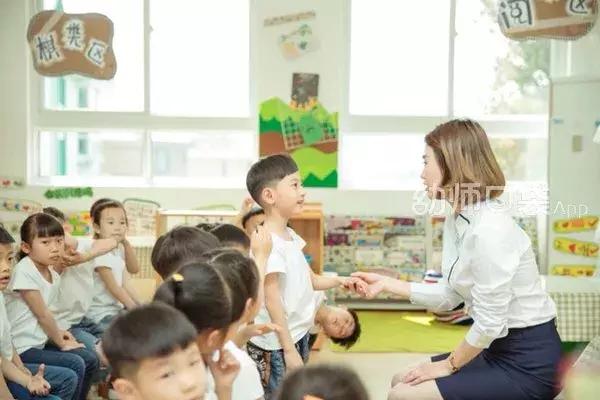 毕业最创意的毕业照多人,毕业照用什么造型好看