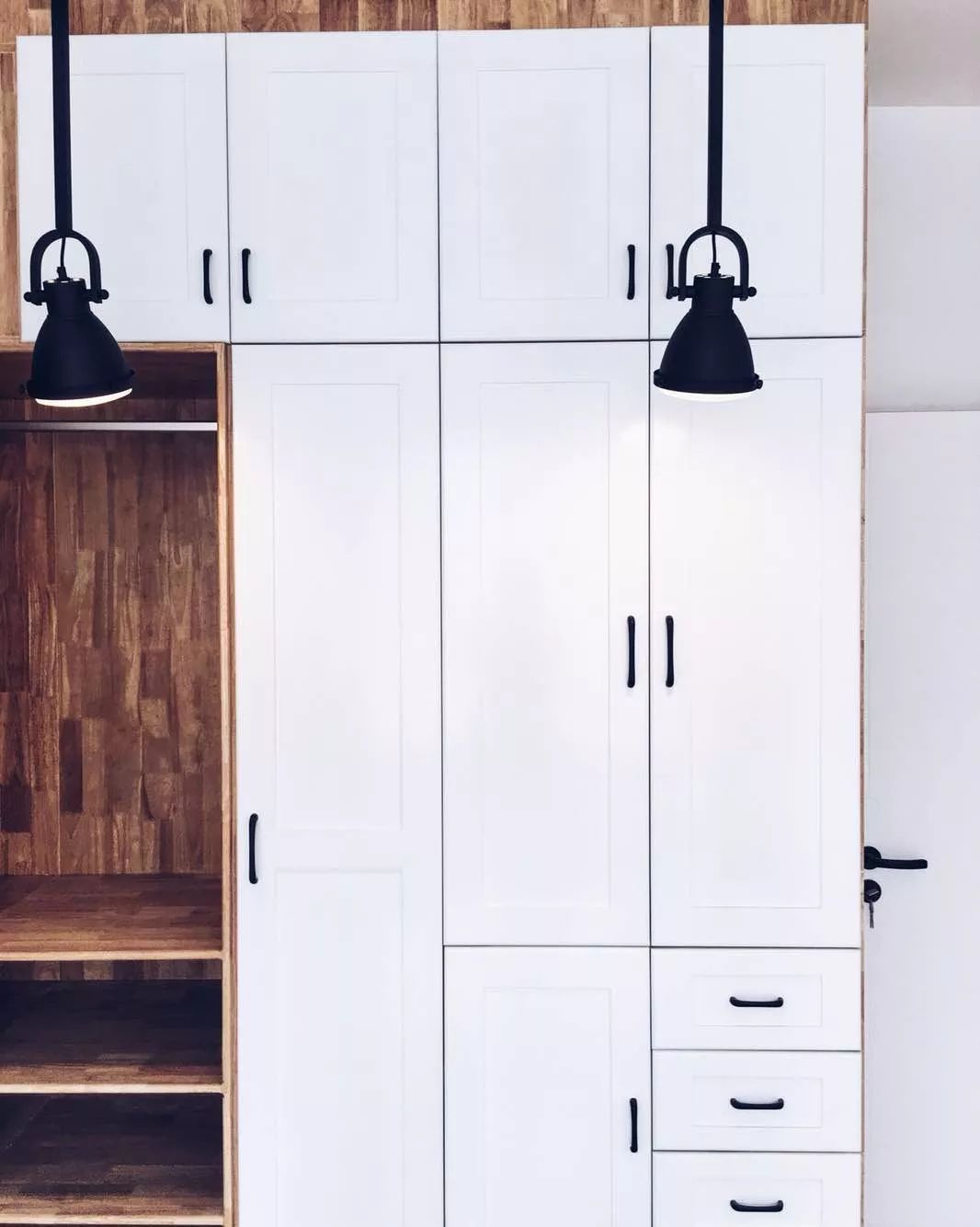 衣柜定制效果黄色原木,全屋定制白色衣柜轻奢效果图