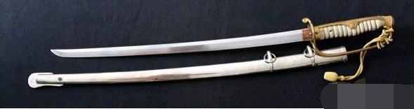 李云龙送楚云飞的佐官刀值钱吗,李云龙拿到勃朗宁手枪