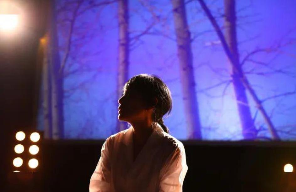 网红主播签约周某,网红周某开直播