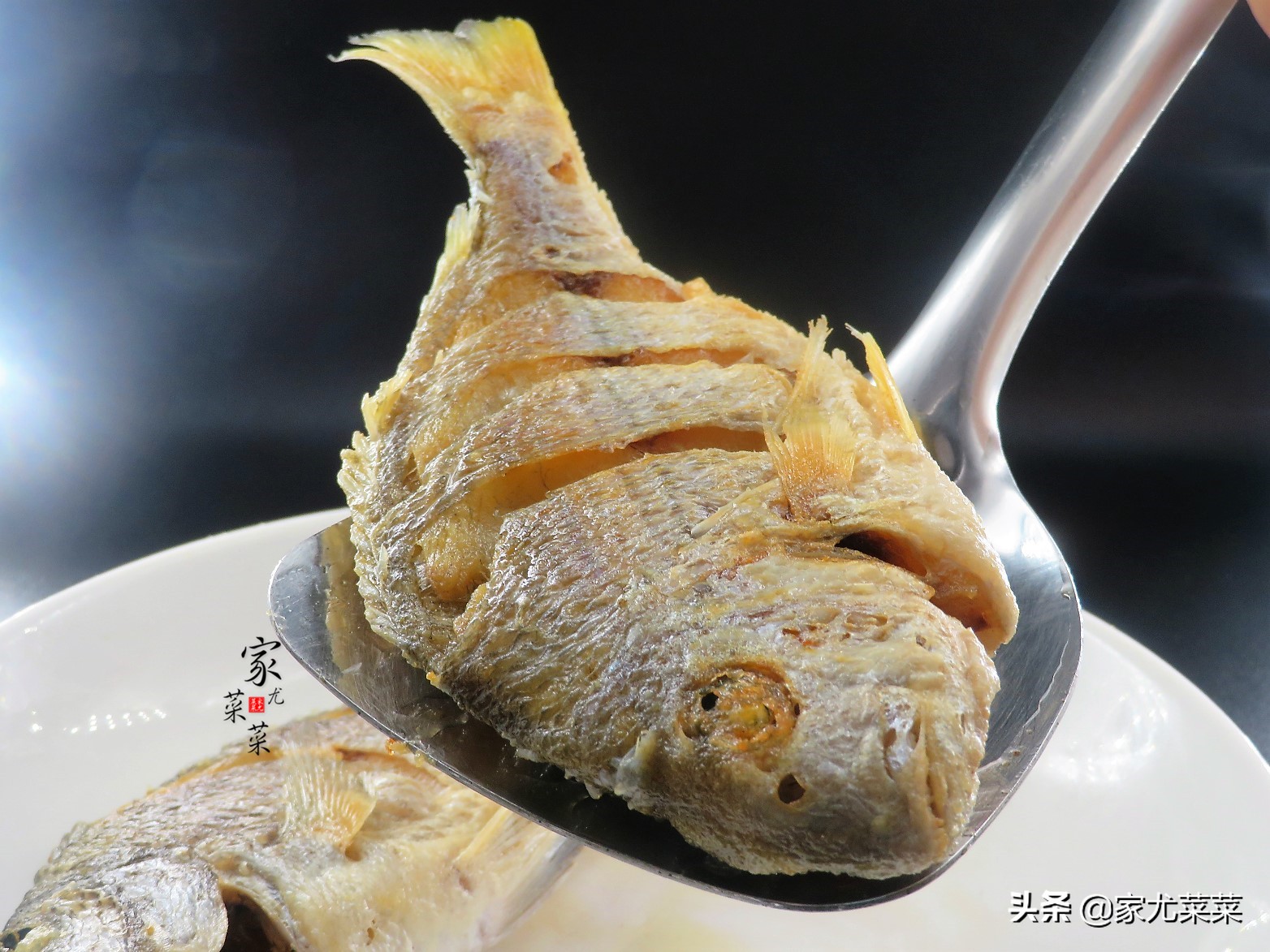 煎鱼不粘锅不破皮的2个技巧,怎样煎鱼不粘锅不破皮用什么办法