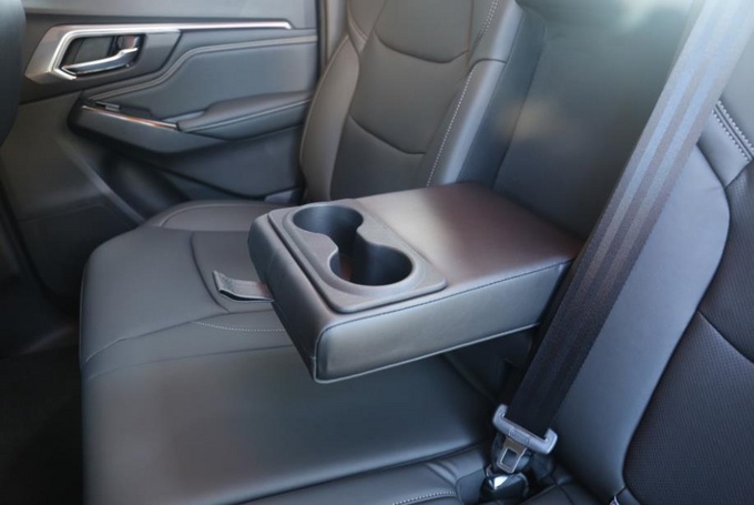 五十铃dmax是进口发动机吗,五十铃d-max对比大通皮卡