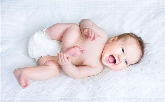 新生儿淹脖子的原因,新生儿淹脖子脱皮了