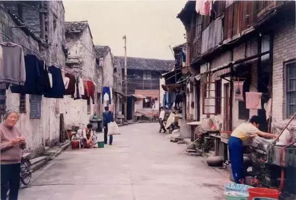 天一广场附近的老街,天一广场20年前