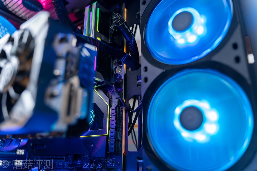 技嘉b550大雕主板评测,华擎x570太极雷蛇怎么样