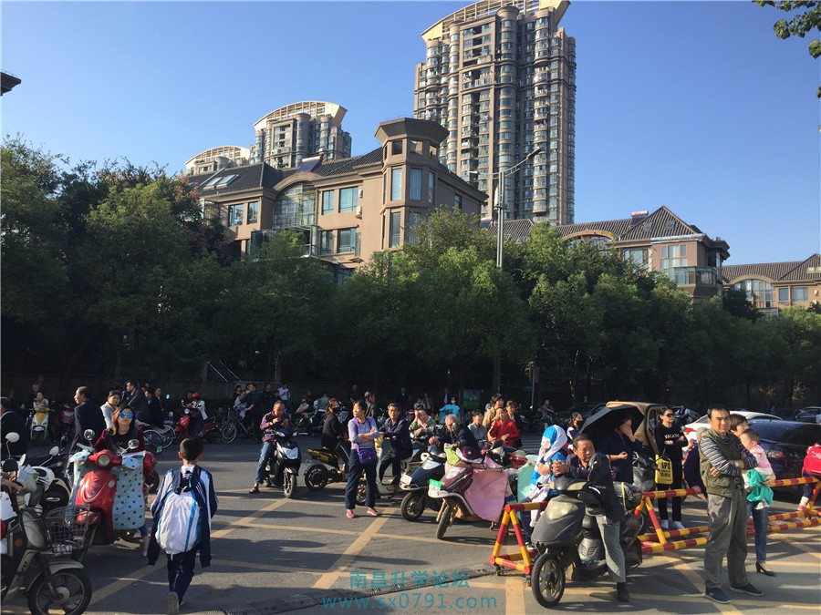 走进校园小学生们的笑容天真烂漫,走进南昌红谷滩新区实验学校