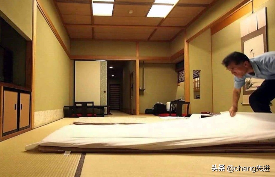 日本的奇特的“脱鞋文化”，让脚气患者很纠结，这鞋脱还是不脱？