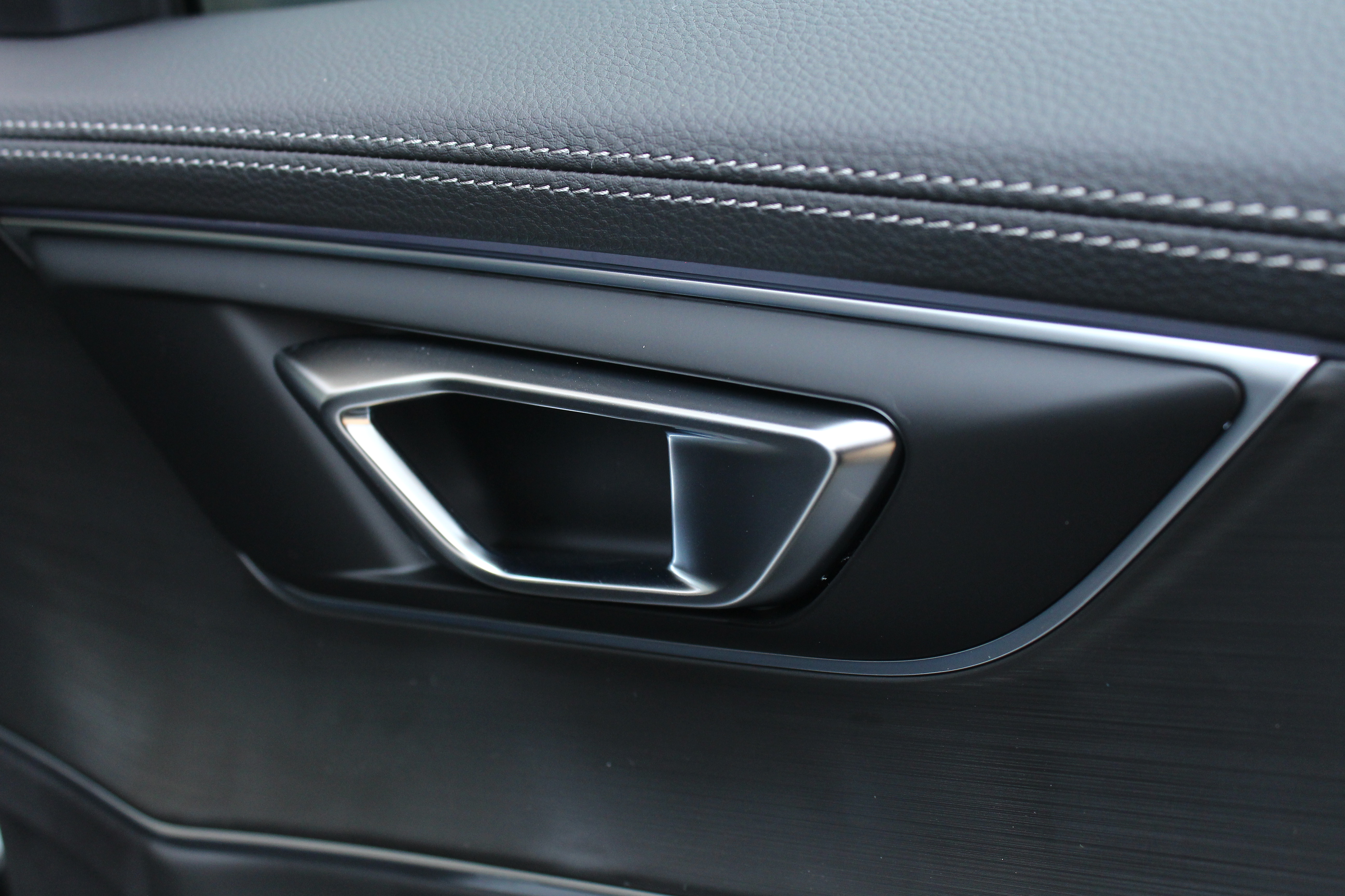 瑞虎8缺点有哪些,瑞虎8空间大吗